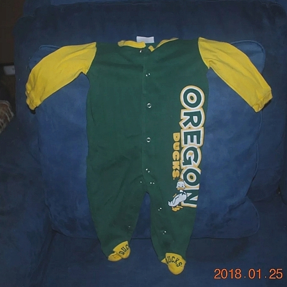 💖Cute Boy's "Knights Apparel" Oregon Ducks Onsie Size 0-3 Months